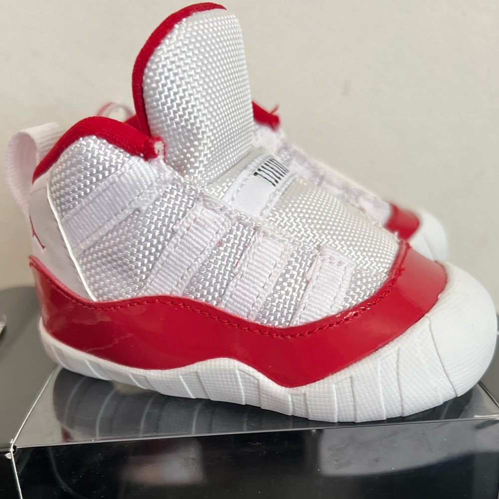 Jordan 11 (crib bootie)
